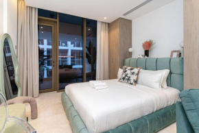 Luxury Studio! Walk To Burj Khalifa Sleeps 3!